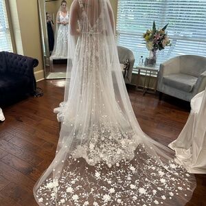 Amelie Wedding Gown by Anna Campbell - Sample Dress size M (8/10)